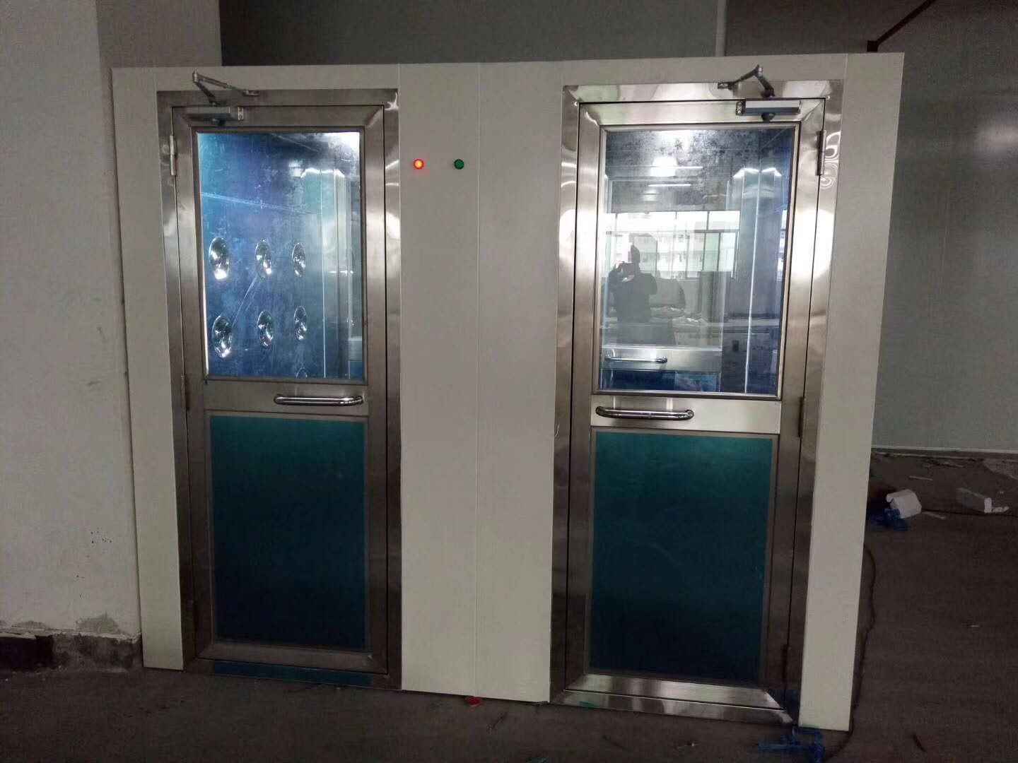 東莞安宇電器制品有限公司 風(fēng)淋室工地驗收